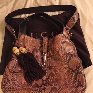 Authetic Gucci purse and wallet set. Like NEW, only worn twice.